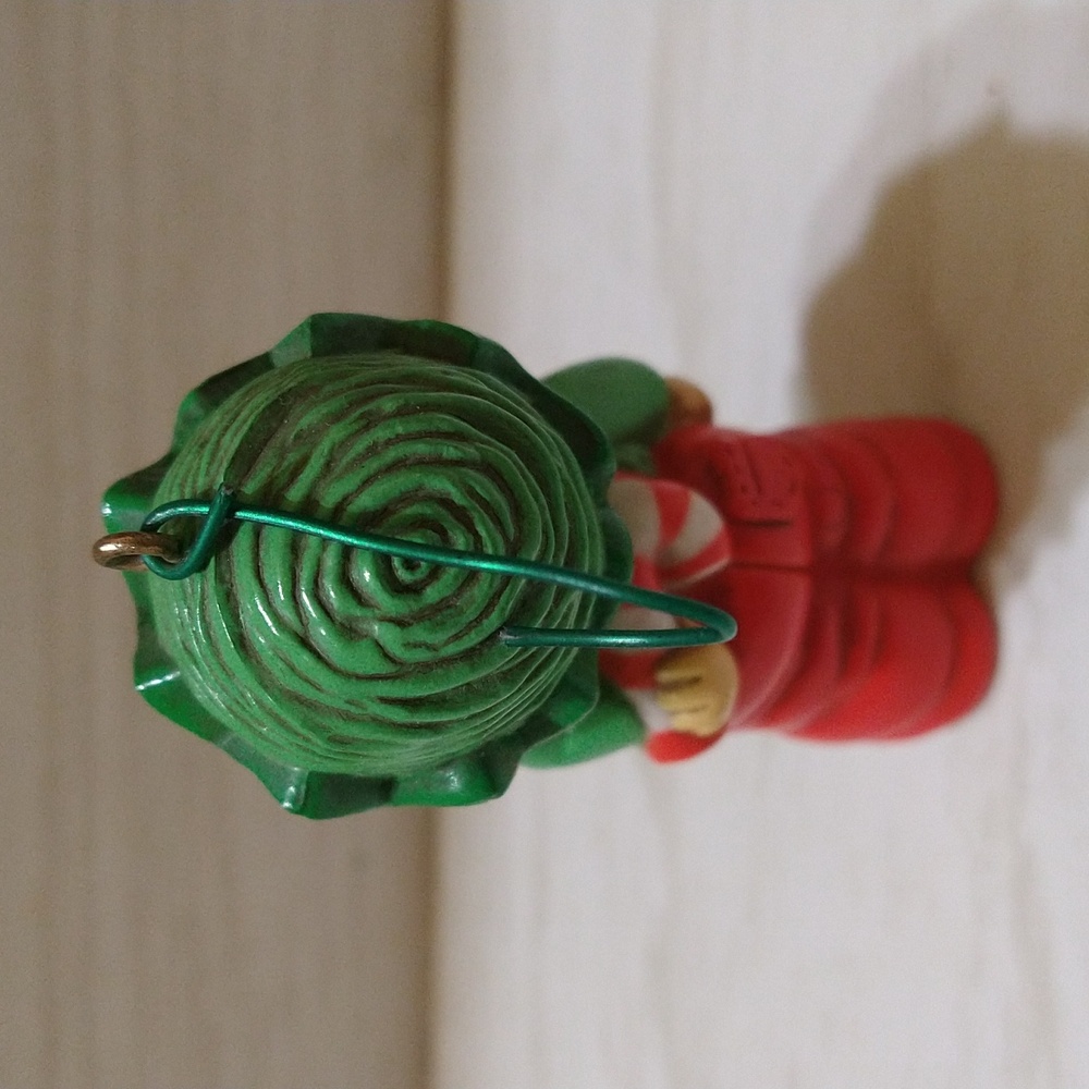 Vintage 1984 Hallmark Keepsake Green Red Kit Christmas Holiday Ornament Elf Boy - Picture 3 of 6